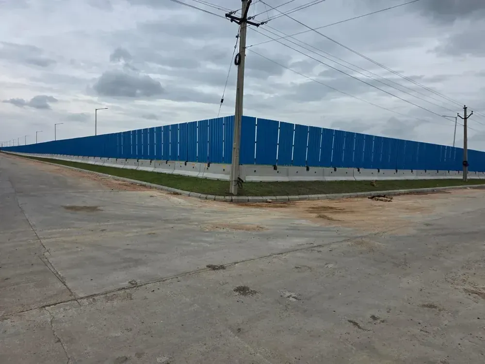 Integrated PPGI sheeting and precast boundary from Jhanvi’s project gallery